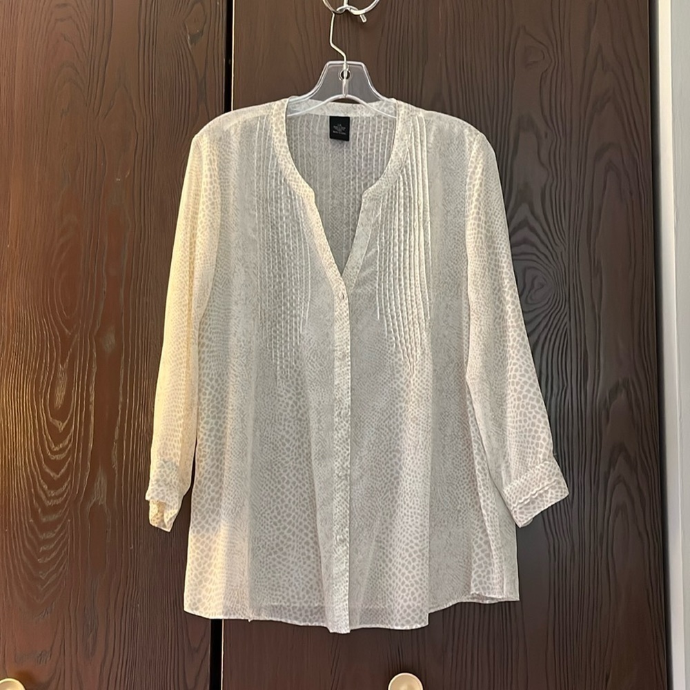 Calvin Klein Jeans cream/ gray spotted, sheer blouse. 3/4 sleeves. Size L